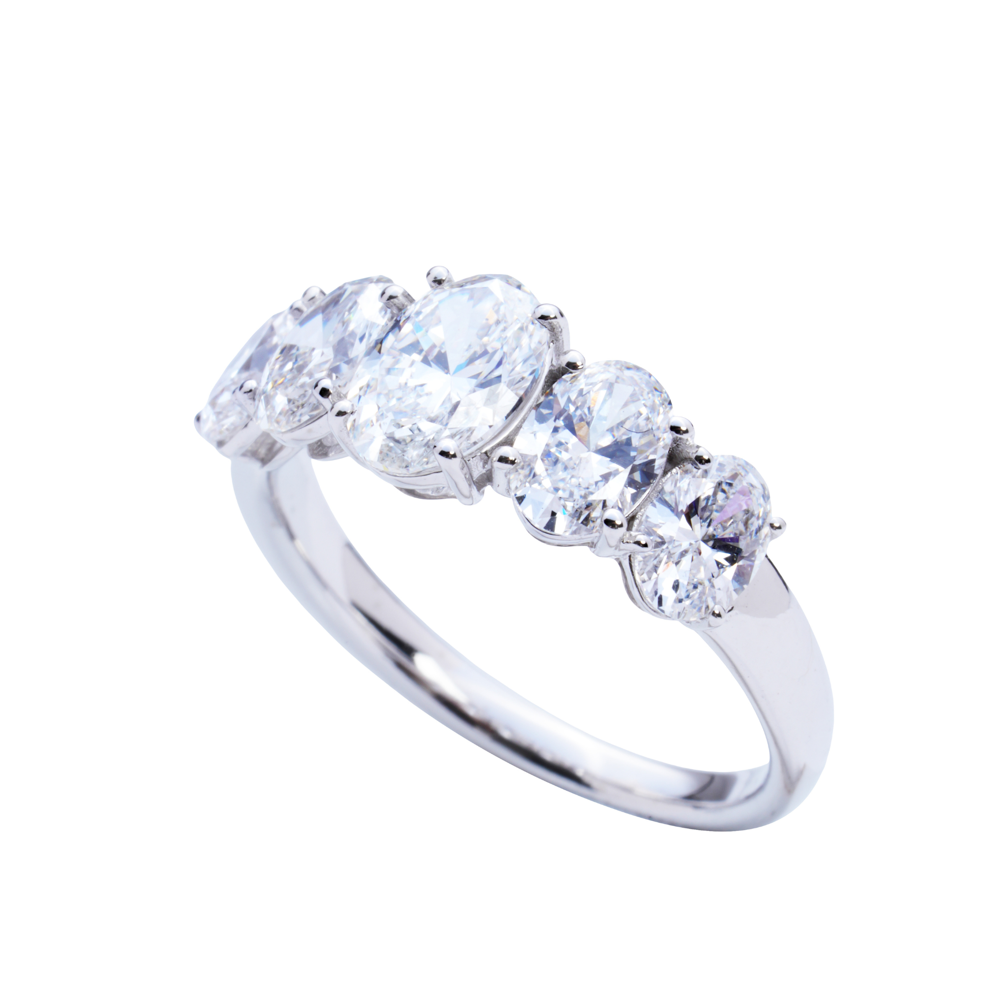 Seraphine Graduating Oval Diamond Band