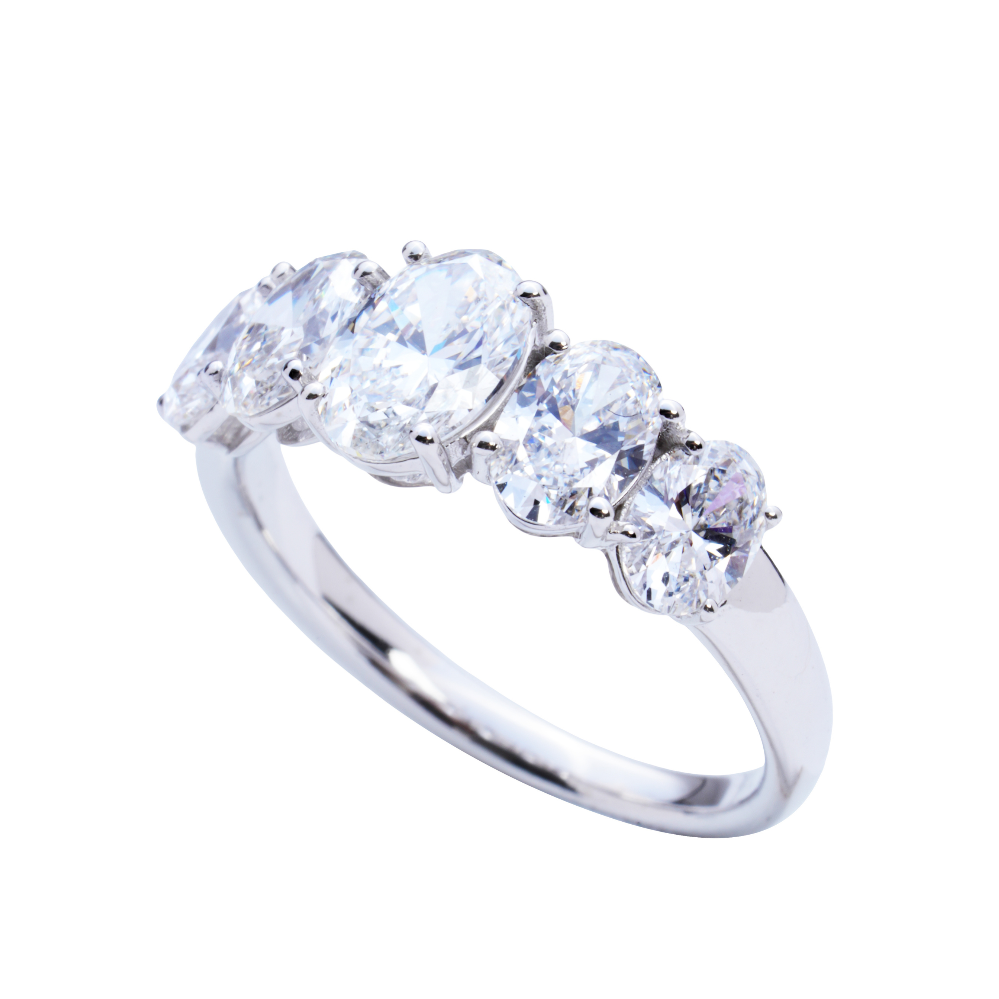 Seraphine Graduating Oval Diamond Band