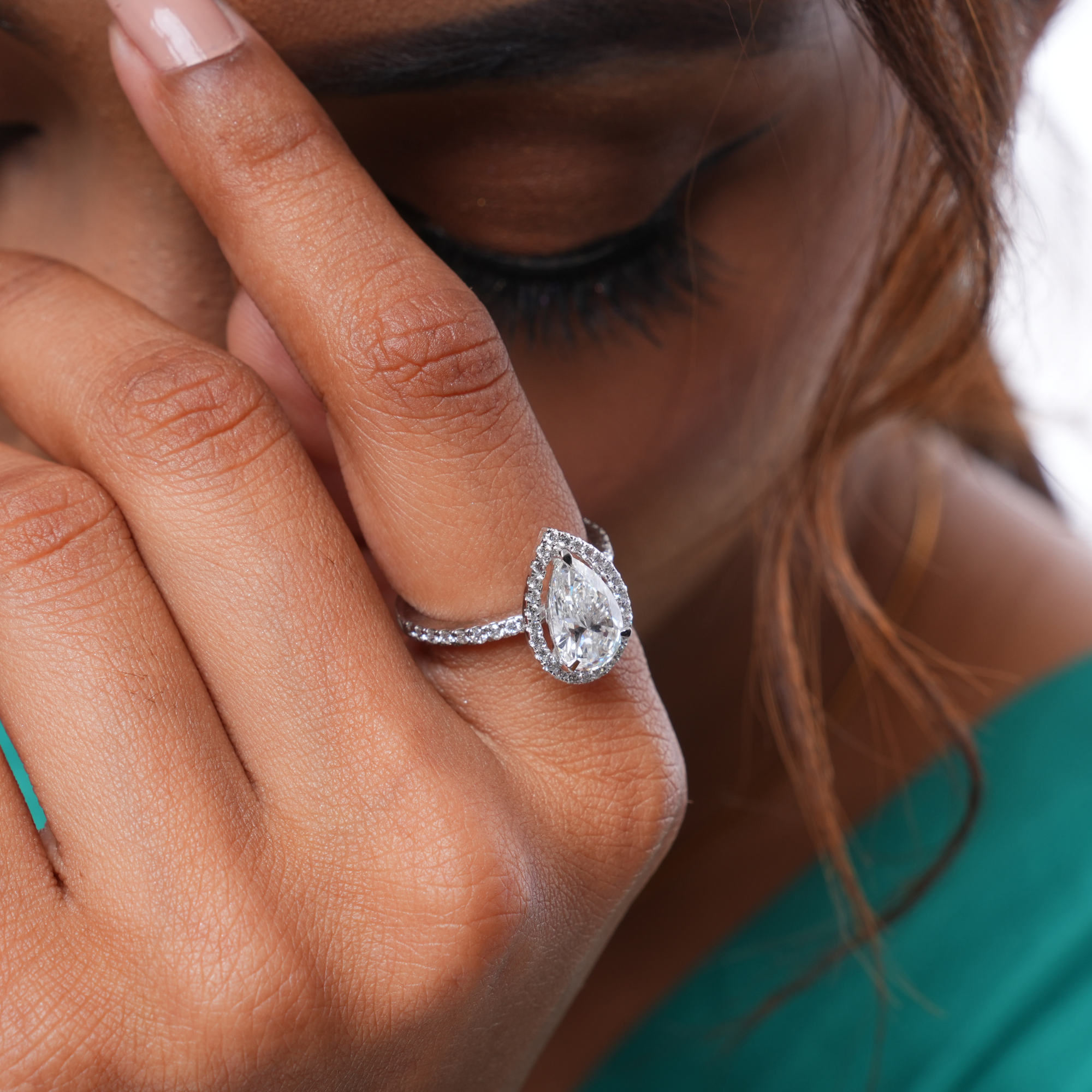 1.8 CT Aurora Halo Diamond Ring